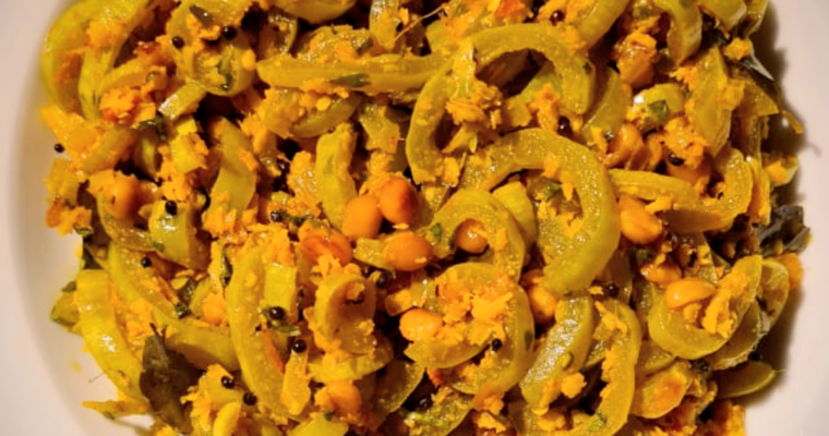 Recipe for a Spicy Snake Gourd/Poddolim/Podoi/Padval Bhaji