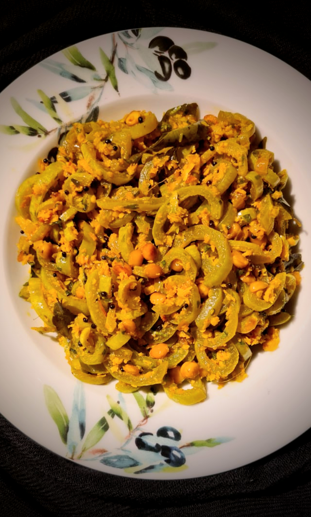 Recipe for a Spicy Snake Gourd/Poddolim/Podoi/Padval Bhaji